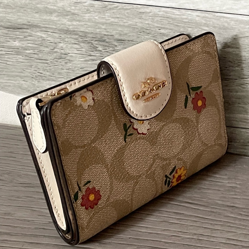 Coach Medium Corner Zip Wallet in
Signature Canvas - Picture 3 of 7
